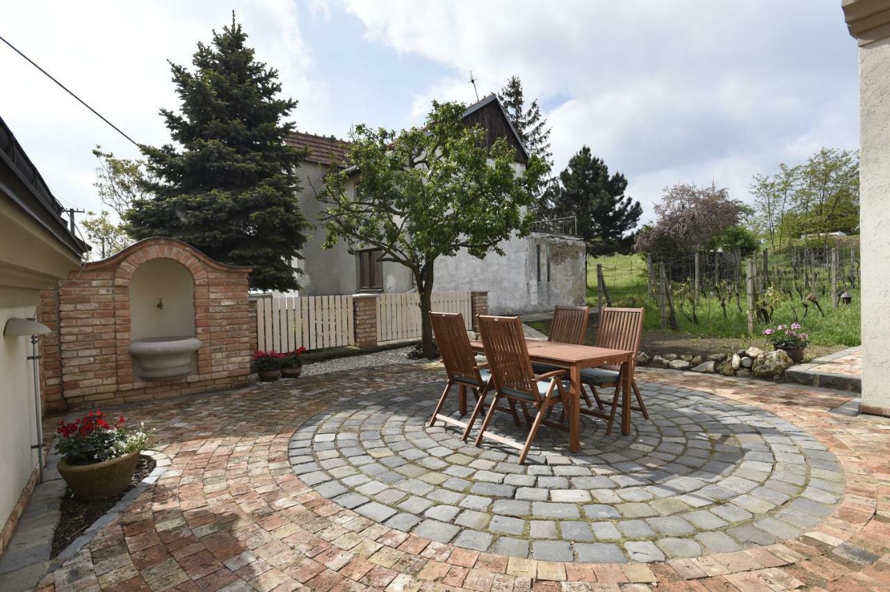 Penzion Dobre Casy Valtice Exterior foto